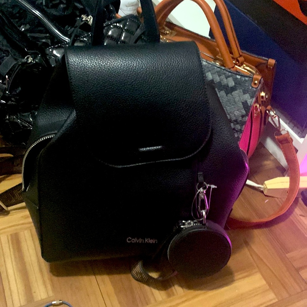 Women bag medium size black leather Calvin Klein